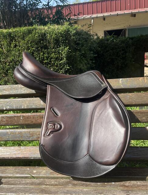Selle mixte orientée obstacle 17 pouces très bon état