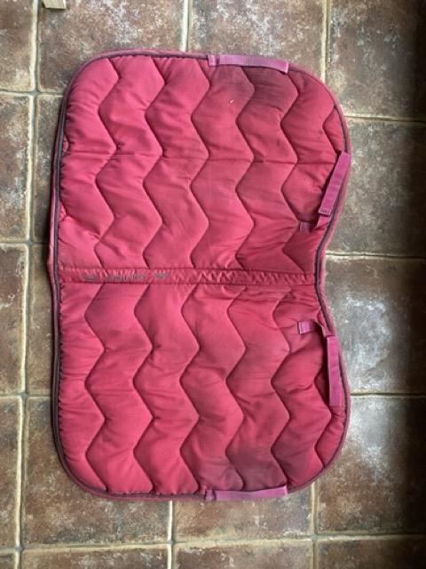 Tapis mixte rose foncé avec liseré torsadé gris