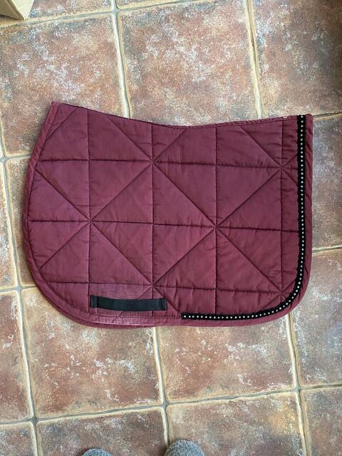 Tapis mixte bordeaux et noir velours à strass