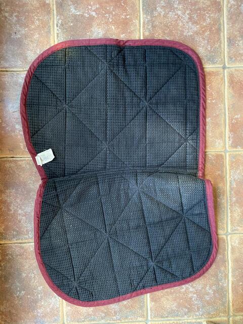 Tapis mixte bordeaux et noir velours à strass