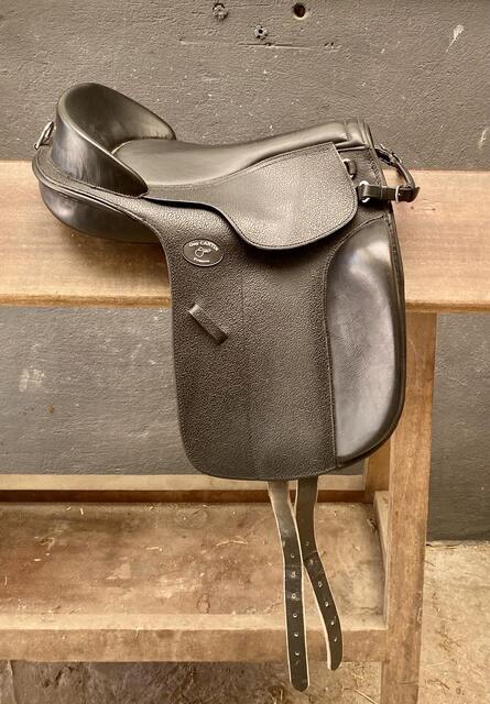 Selle dressage Guy Cantin taille 15,5