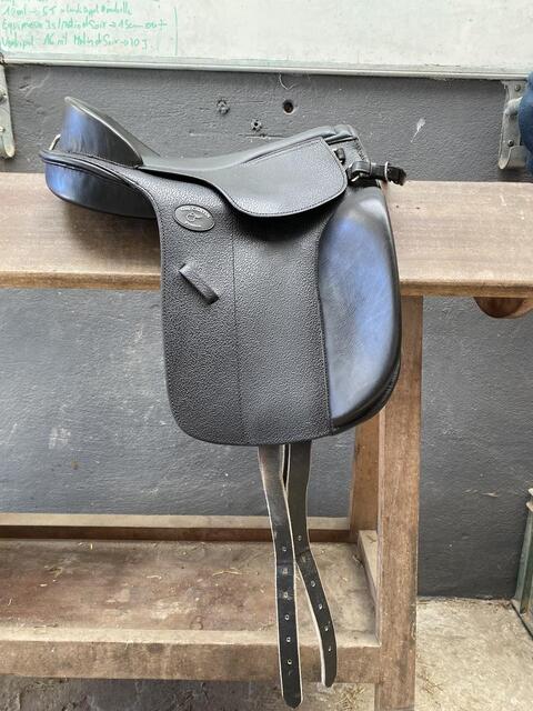 Selle dressage Guy Cantin taille 15,5