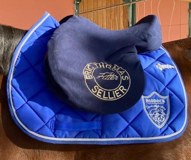 Tapis paddock prem’s écusson bleu roi