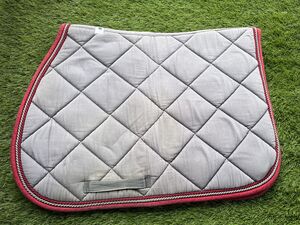 Tapis de selle gris/bordeaux
