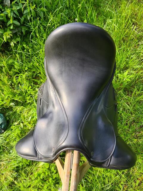 Selle dressage Equiline 17"