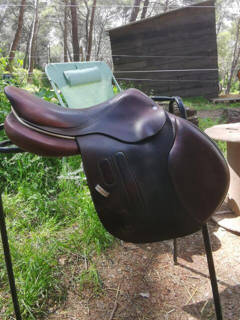 Selle gbs 17.5 année 2019 avec bavette Penelope leprevost