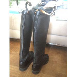 Bottes en cuir noir à lacets