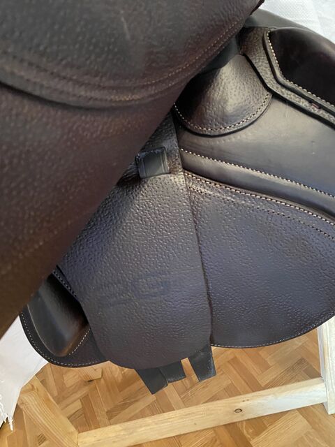 Selle CWD 2Gs Mademoiselle ÉQUIPÉE ( Sangle et étrivières)