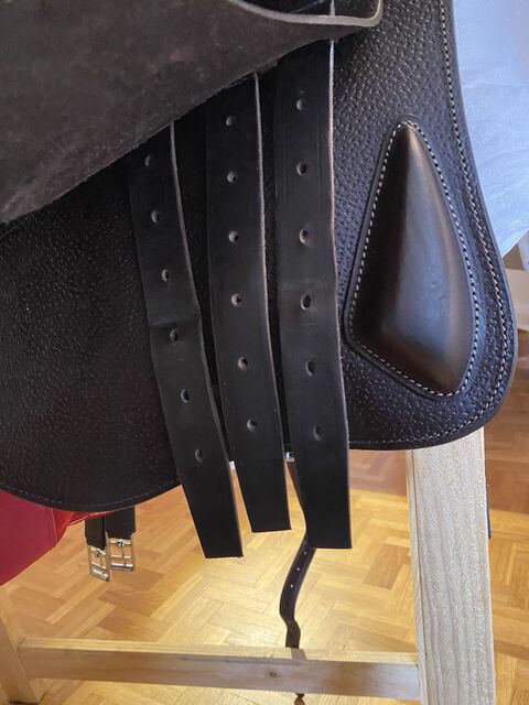Selle CWD 2Gs Mademoiselle ÉQUIPÉE ( Sangle et étrivières)
