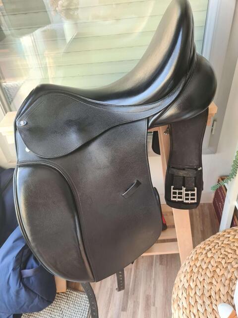 selle de dressage cuir
