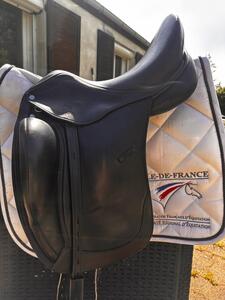 Selle de dressage 16’5