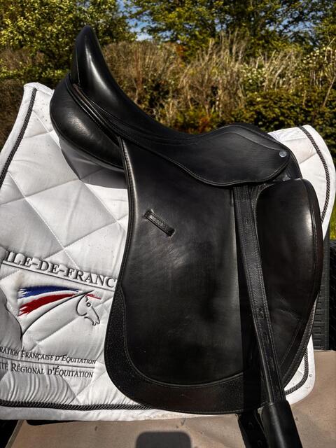 Selle de dressage 16’5