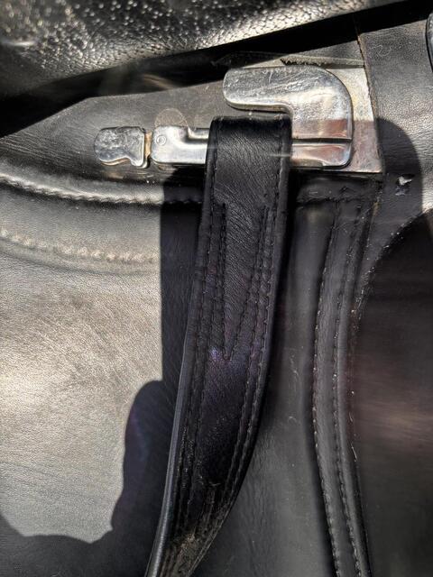 Selle de dressage 16’5