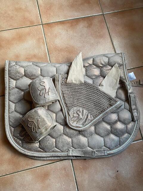 Ensemble tapis, bonnet et bandes