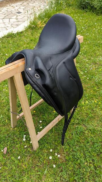 Selle dressage Devoucoux 17'