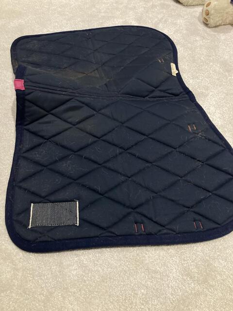 Tapis de selle LAMICELL rose avec bonnet et amortisseur FOUGANZA assorti