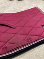 Tapis de selle LAMICELL rose avec bonnet et amortisseur FOUGANZA assorti