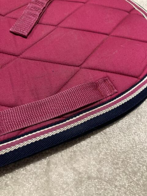 Tapis de selle LAMICELL rose avec bonnet et amortisseur FOUGANZA assorti