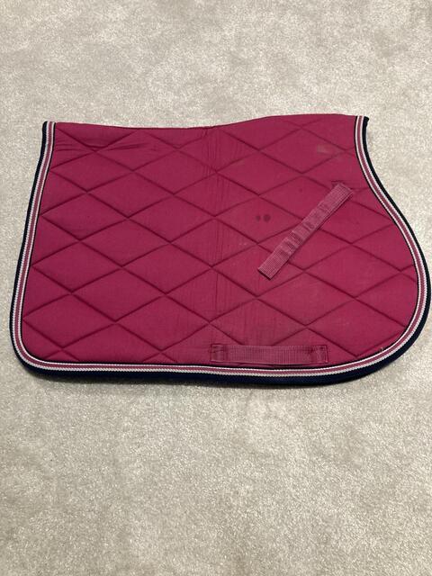Tapis de selle LAMICELL rose avec bonnet et amortisseur FOUGANZA assorti