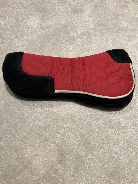 Tapis de selle LAMICELL rose avec bonnet et amortisseur FOUGANZA assorti