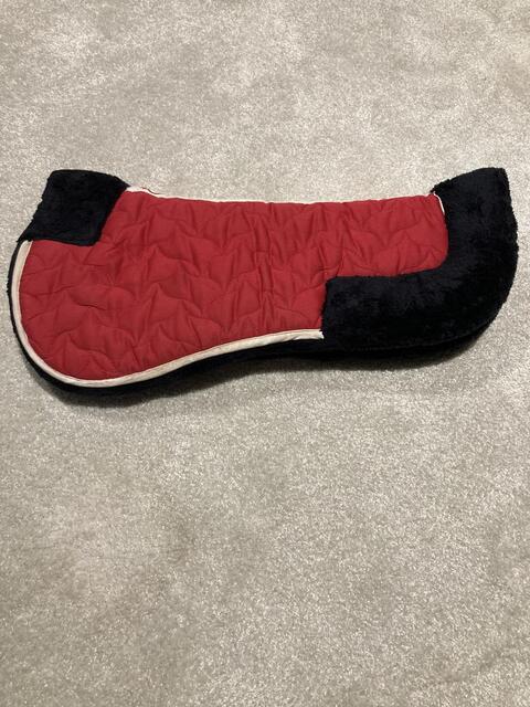 Tapis de selle LAMICELL rose avec bonnet et amortisseur FOUGANZA assorti