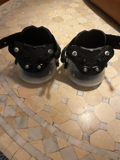 Hypposandales floating boots