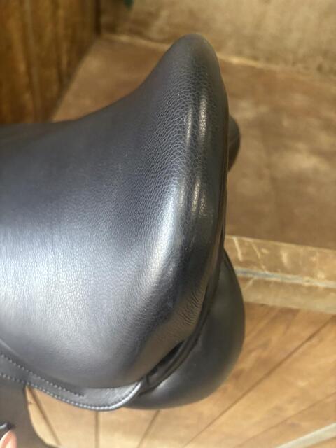 Selle dressage HKM 17,5 pouces
