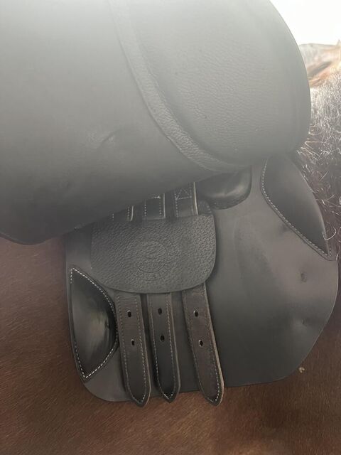 Selle 16 pouces cuir noir