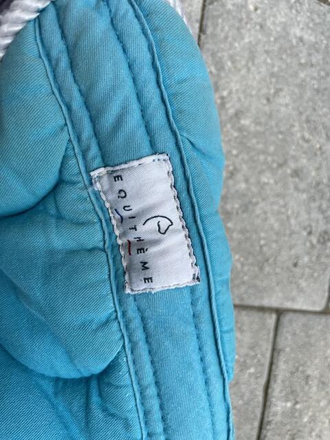 Tapis bleu équithème