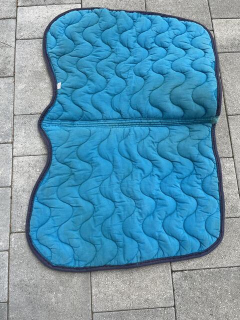 Tapis bleu équithème