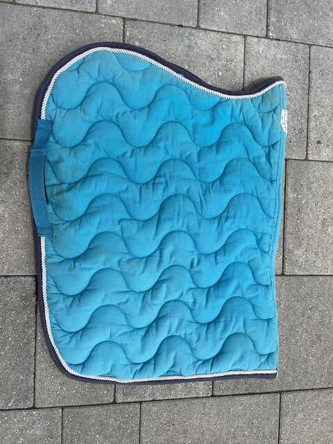 Tapis bleu équithème