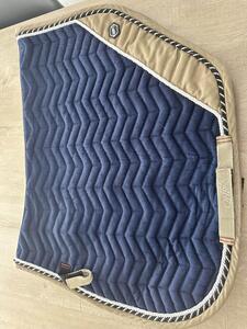 Tapis coupé sport bleu marine QHP