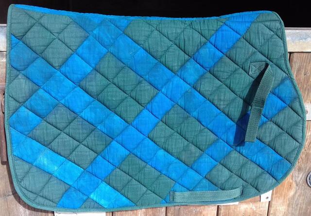 Tapis de selle vert et bleu personnalisé