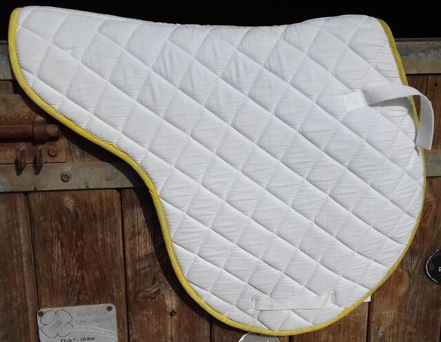 Tapis de selle blanc à bords jaunes