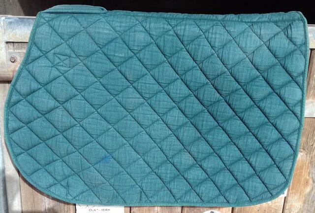 Tapis de selle vert et bleu personnalisé