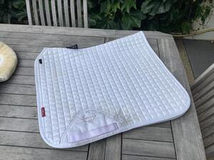 Tapis dressage blanc Lemieux + amortisseur mouton blanc Horze