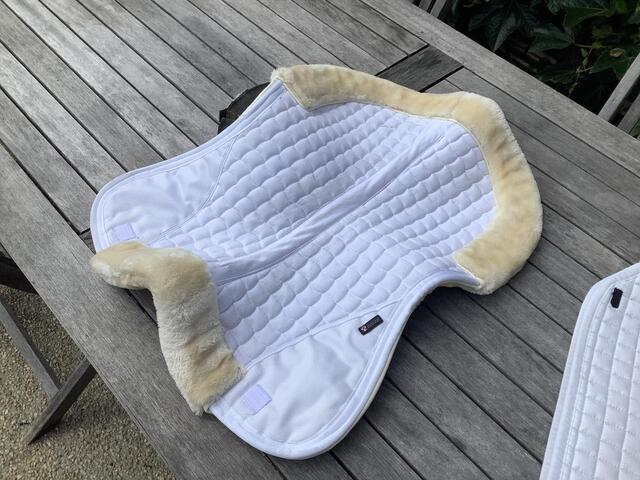 Tapis dressage blanc Lemieux + amortisseur mouton blanc Horze