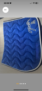 Tapis bleu roi Pénélope Leprevost
