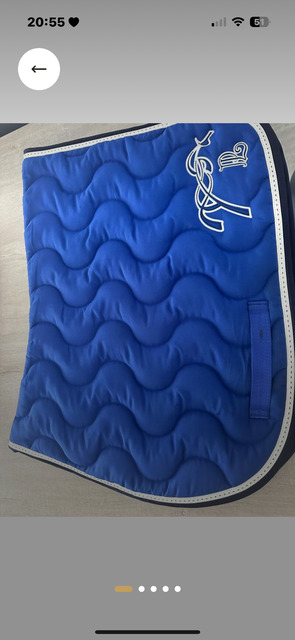Tapis bleu roi Pénélope Leprevost
