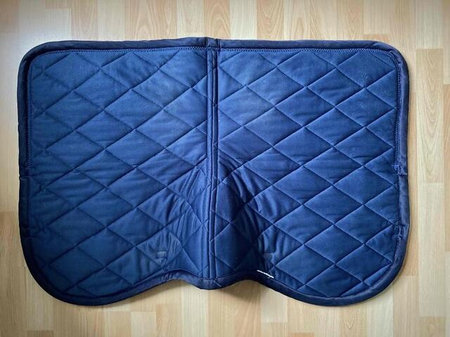 Tapis bleu marine à strass