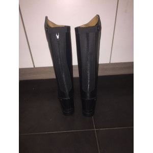 Paire de bottes noires