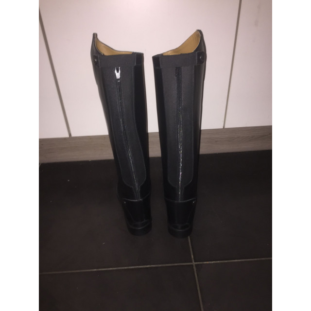 Paire de bottes noires