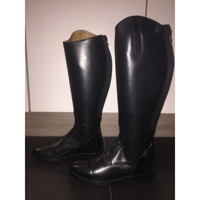 Paire de bottes noires