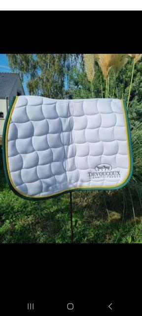 Sac à selle et tapis devoucoux