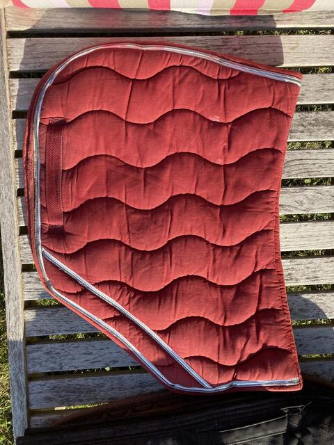 Tapis et bonnet equithème