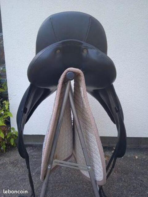 Selle de dressage Antarès - Modèle Cadence 17,5