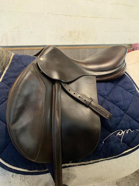 Selle Devoucoux 17,5 pouces