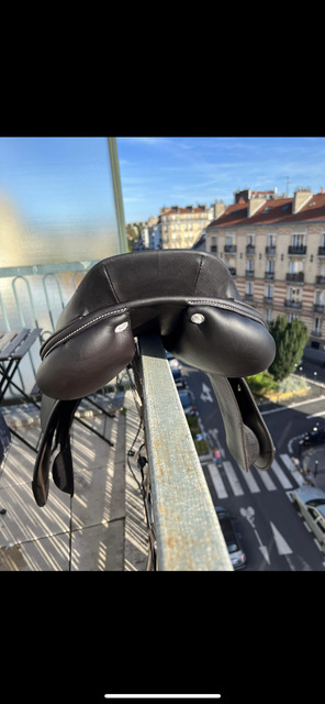 Selle neuve taille 17,5