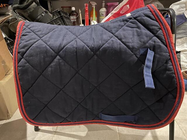 Tapis marine & rouge