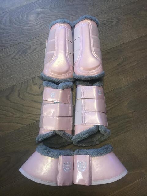 Ensemble Guêtres + cloches Rose